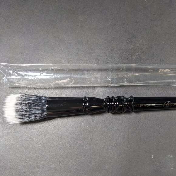 MAC 187 Duo Fibre Face Brush - Special Marcel Wanders edition - Picture 1 of 3